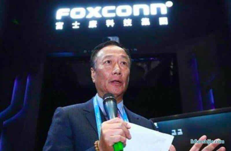 華為認(rèn)為汽車是4個(gè)輪子的計(jì)算機(jī)，富士康認(rèn)為是4個(gè)輪子的iPhone