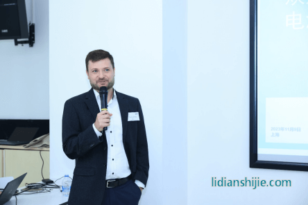 杜爾中國應用技術事業部副總裁 Andre Hurst先生介紹杜爾中國以及杜爾的電池制造相關解決方案