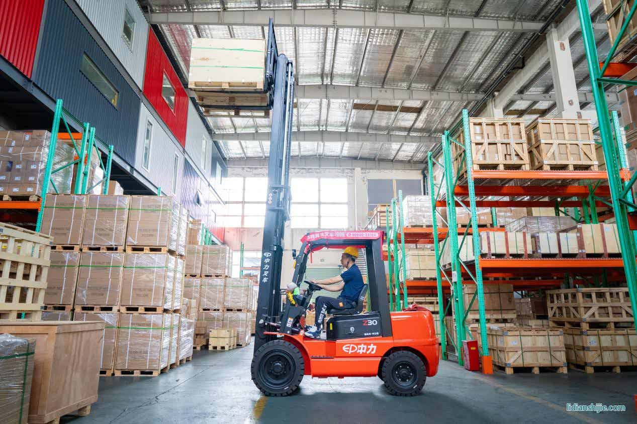 中力再生鋰電叉車(chē) 中力再生鋰電叉車(chē)